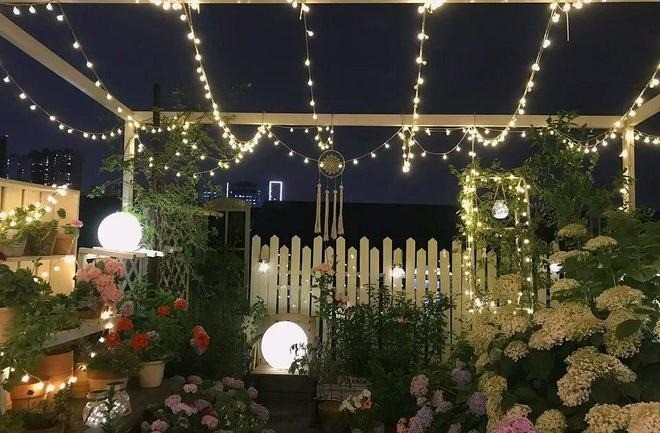 Biến hóa sân thượng 33m² thành khu vườn đẹp như tranh vẽ giữa lòng thành phố