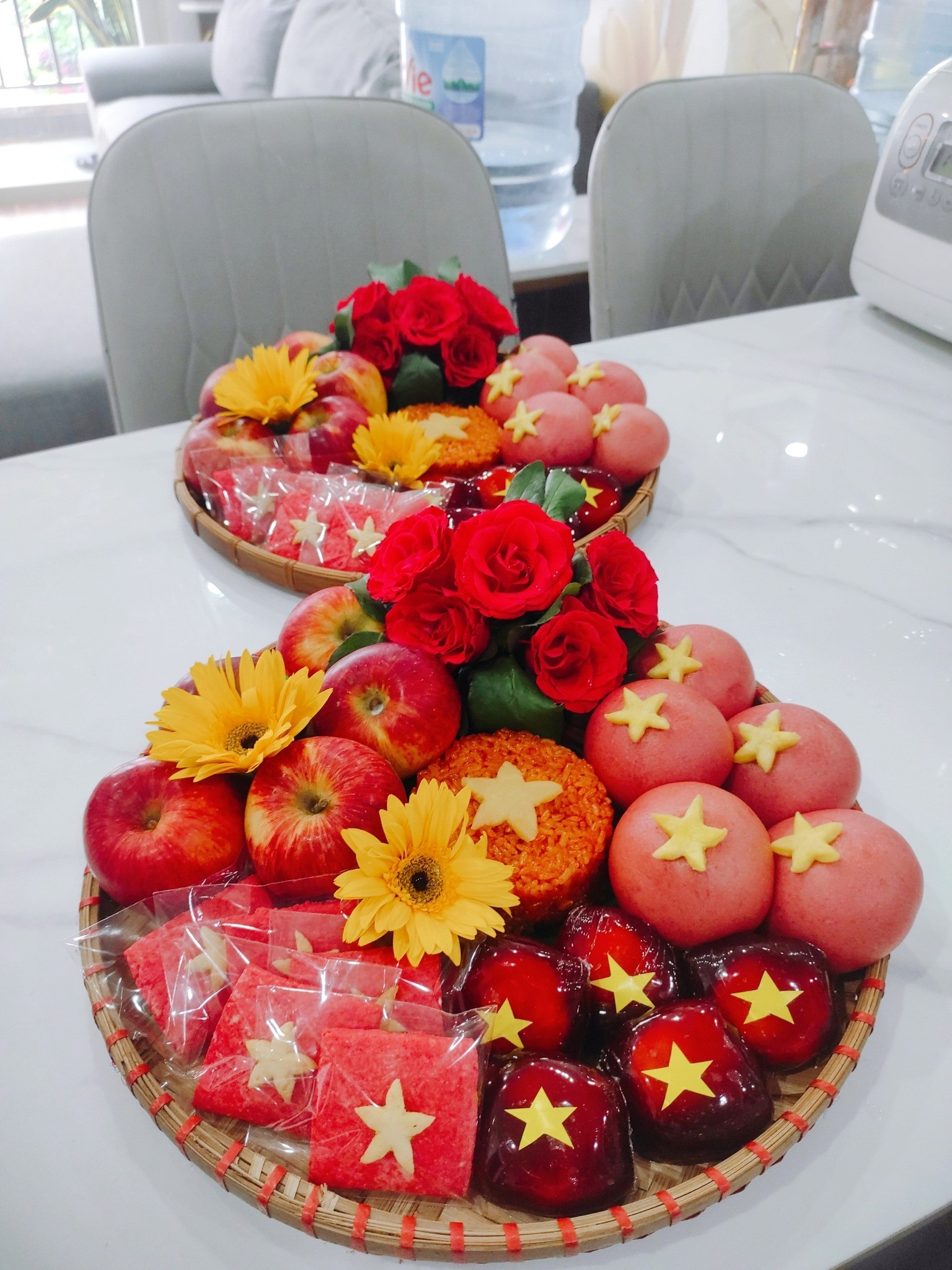 Mãn nhãn mâm cỗ cúng rực rỡ sắc cờ đỏ sao vàng: Gửi trọn tình yêu đất nước